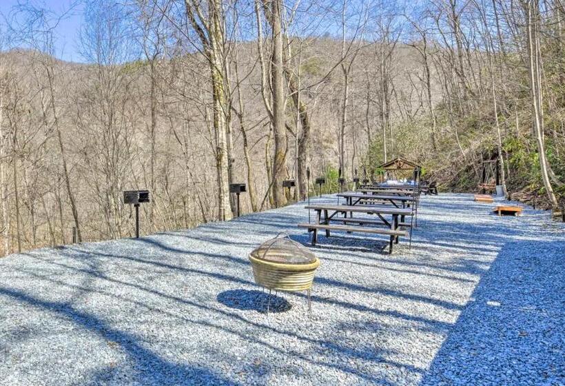 ユースホステル The Lodge Nantahala River