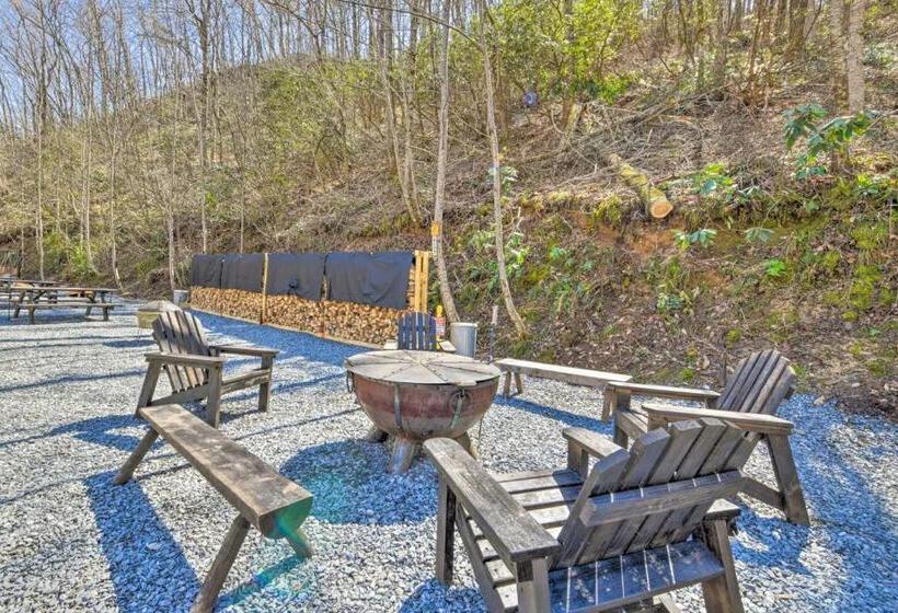 ユースホステル The Lodge Nantahala River