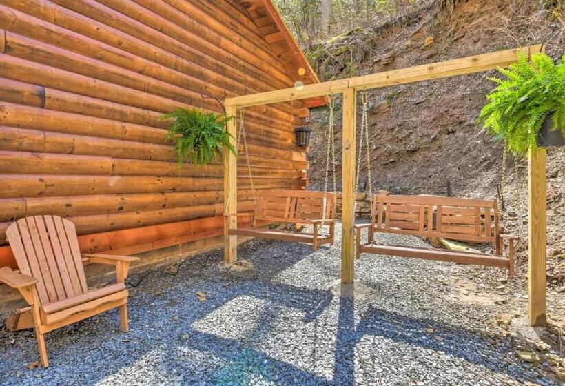 ユースホステル The Lodge Nantahala River