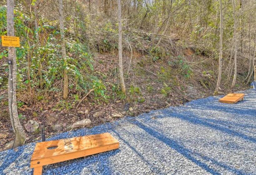 ユースホステル The Lodge Nantahala River