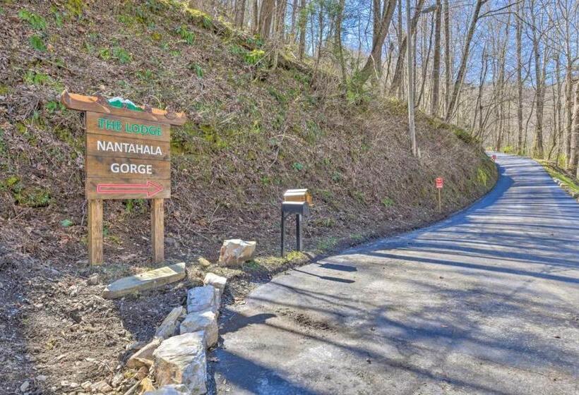 ユースホステル The Lodge Nantahala River