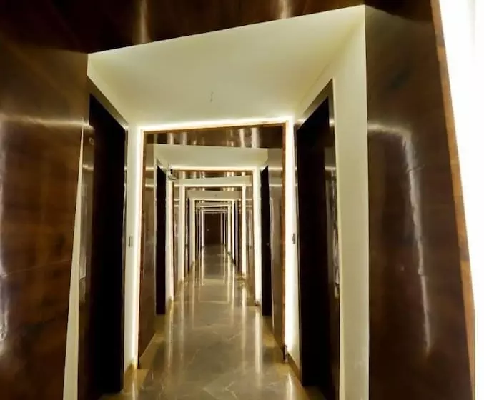Hotel Skylark