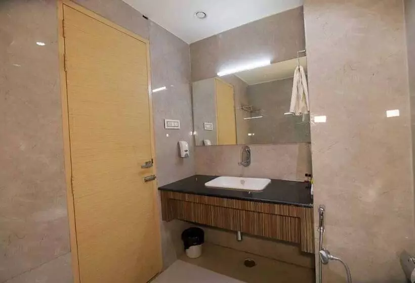 Hotel Skylark