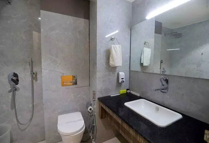 Hotel Skylark