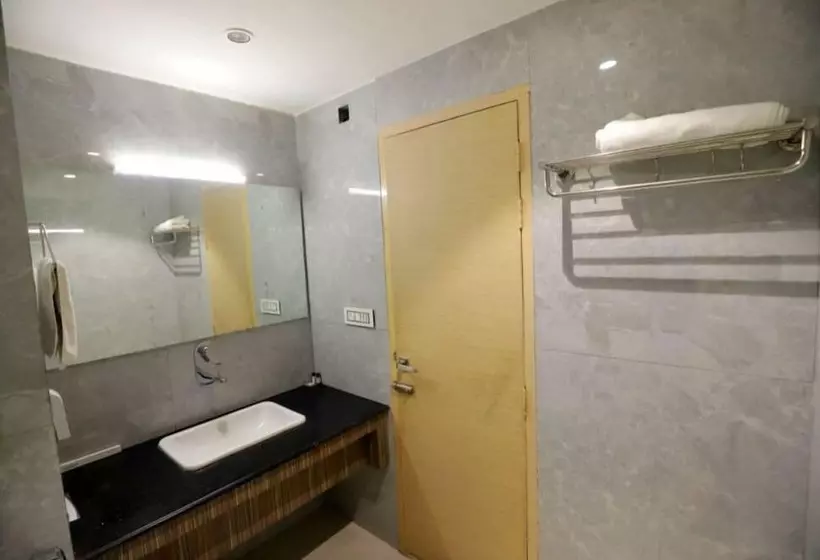 Hotel Skylark