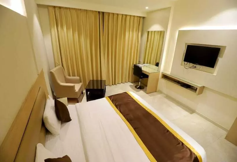 Hotel Skylark