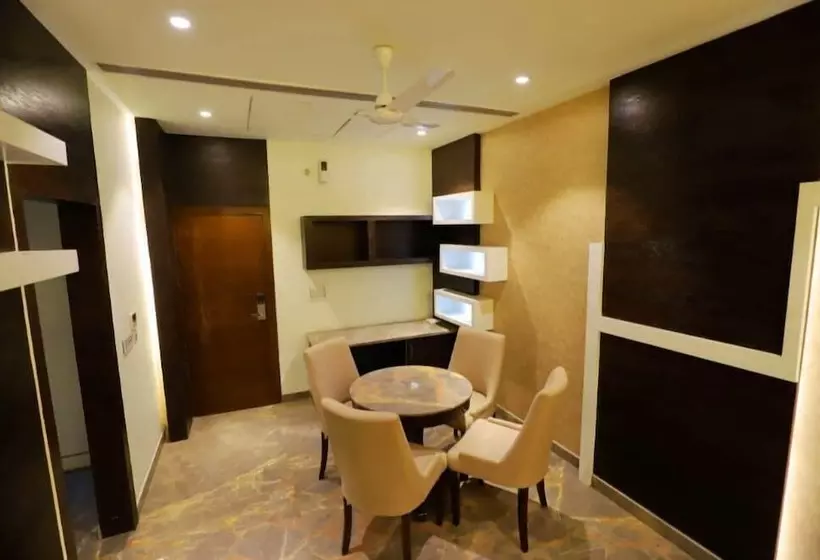 Hotel Skylark