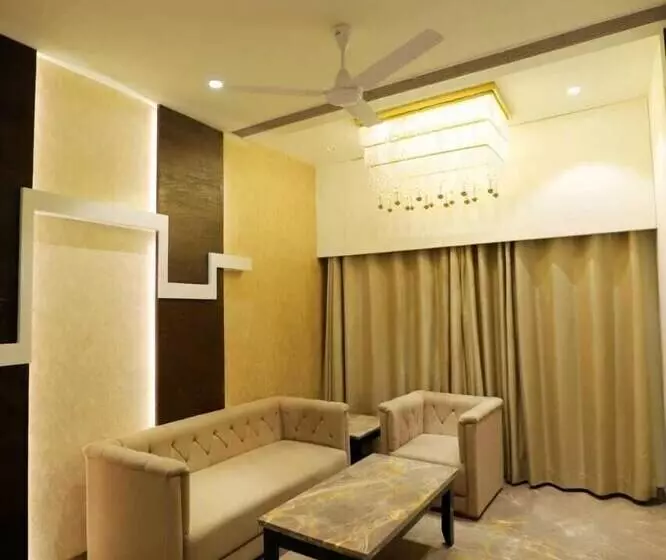 Hotel Skylark