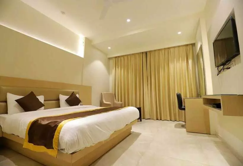 Hotel Skylark