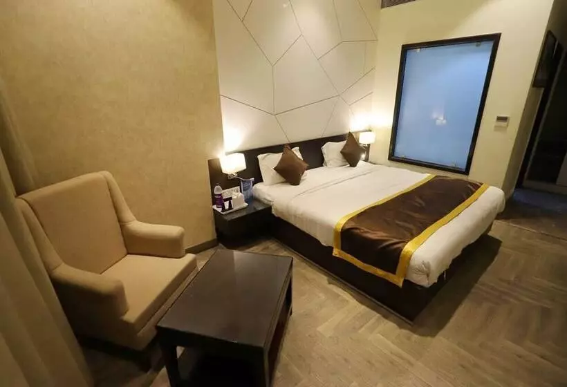 Hotel Skylark