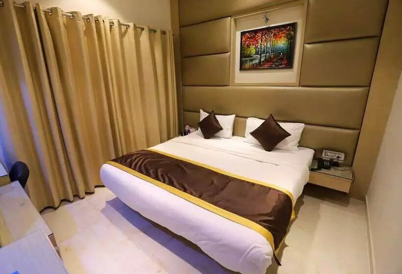 Hotel Skylark