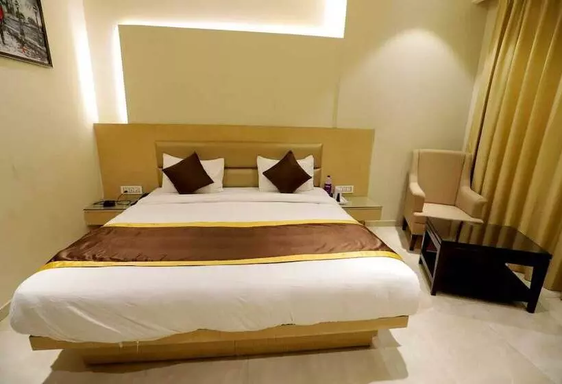 Hotel Skylark