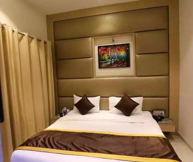 Hotel Skylark