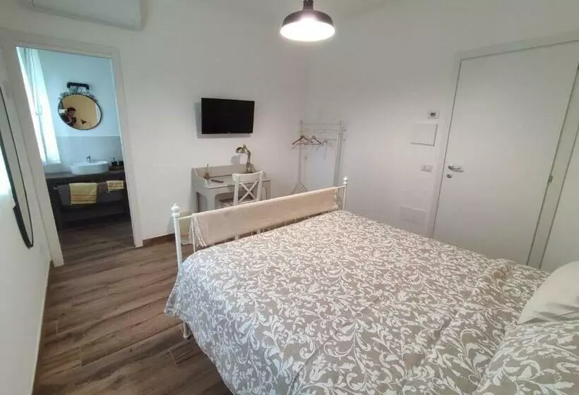 Pension Lora Giusta Guest House