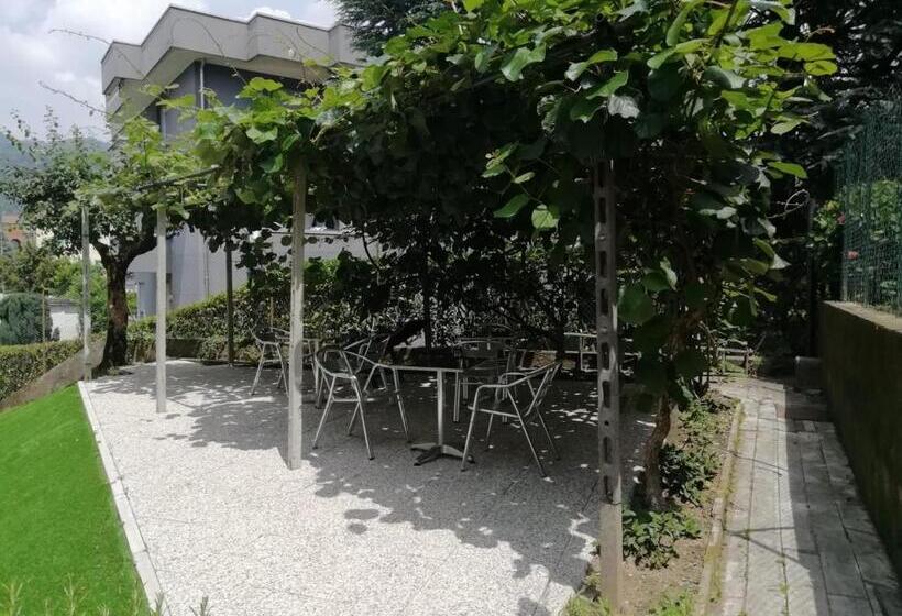 פנסיון Lora Giusta Guest House