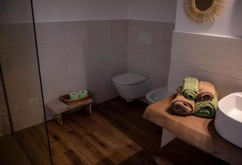 Pension Lora Giusta Guest House