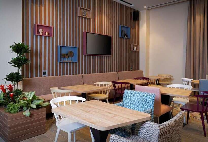 Hotel Hampton By Hilton Tashkent