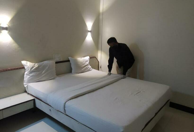 Hotelli Oyo 82298 Vrindavan Rooms