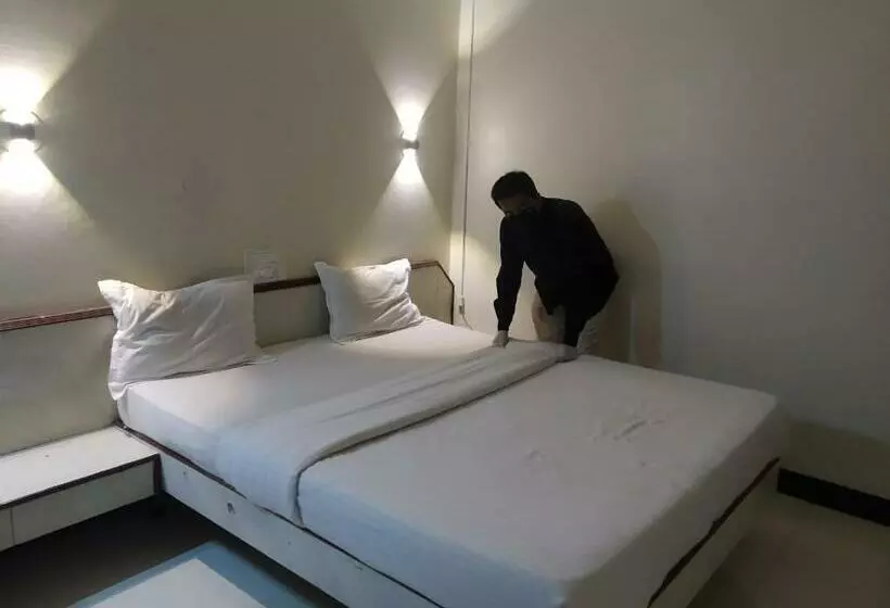 Hotelli Oyo 82298 Vrindavan Rooms
