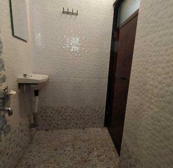 Hotelli Oyo 82298 Vrindavan Rooms