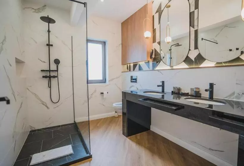 Hotelli Panoramic Colibita