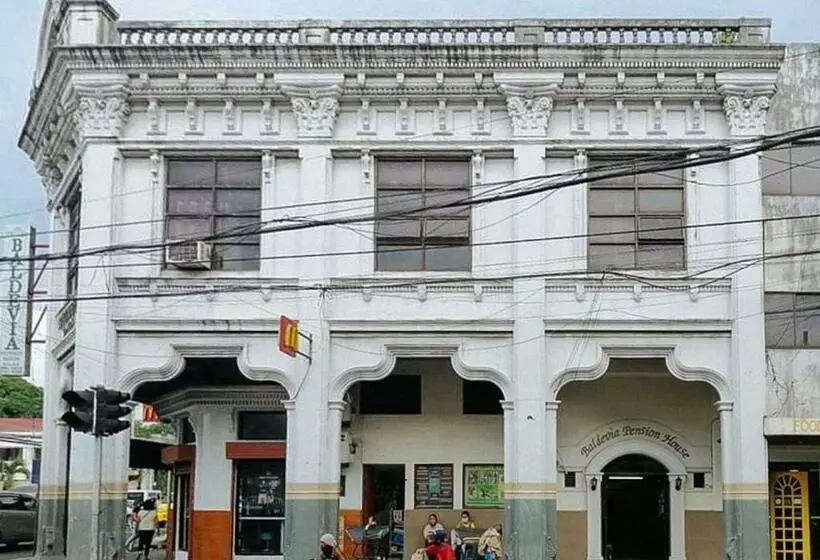 ホテル Reddoorz @ Baldevia Silay