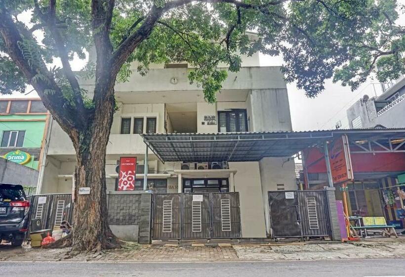 فندق Oyo 90689 Lily House