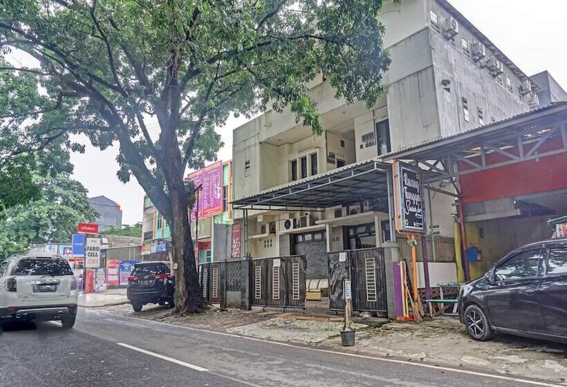 فندق Oyo 90689 Lily House