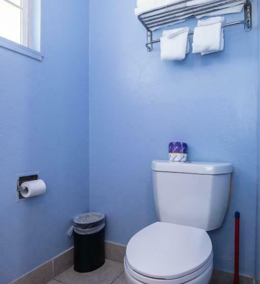 Отель Aqua Breeze Inn