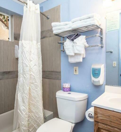 Отель Aqua Breeze Inn