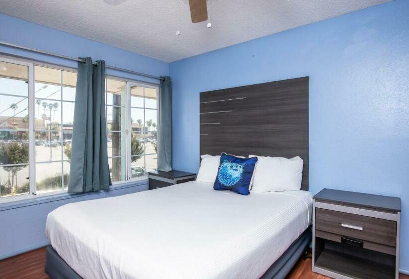 Отель Aqua Breeze Inn