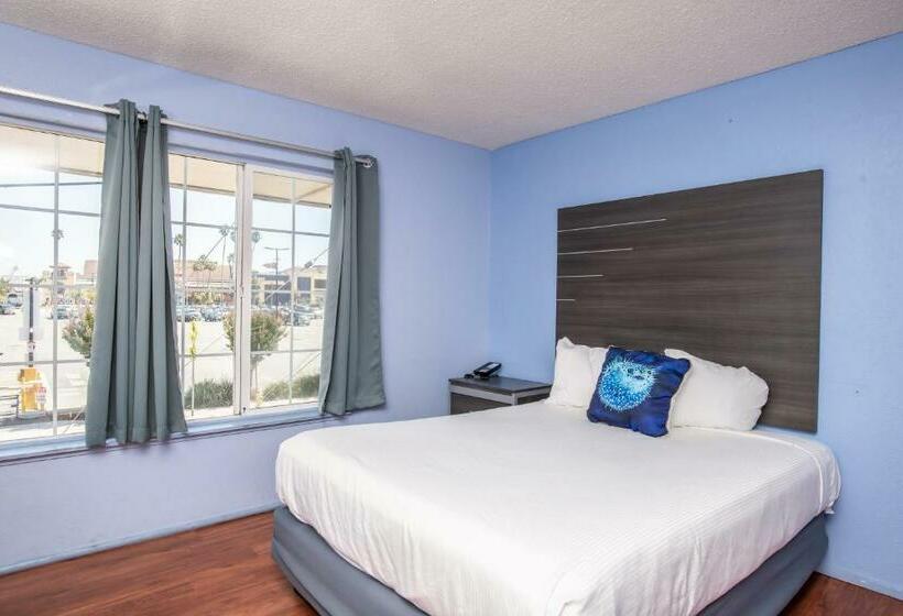 Отель Aqua Breeze Inn