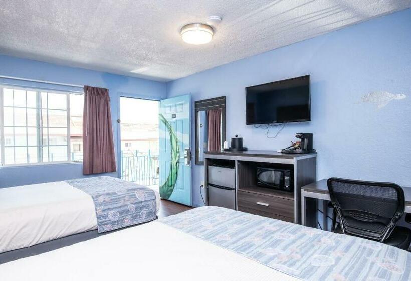 Отель Aqua Breeze Inn