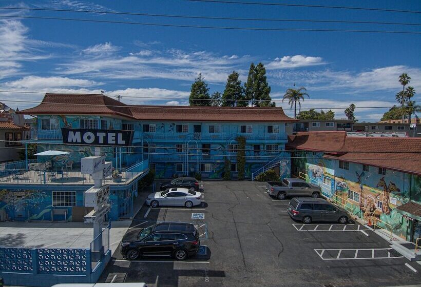 Отель Aqua Breeze Inn