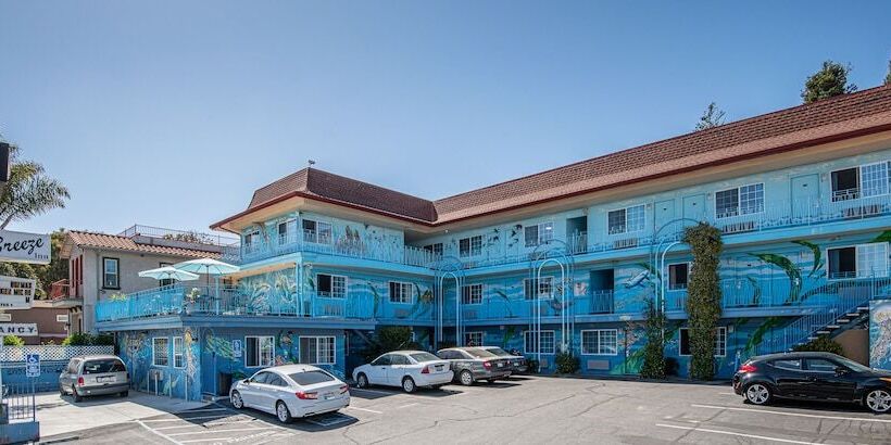 Отель Aqua Breeze Inn