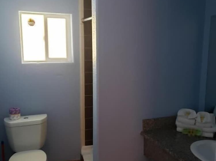 Отель Aqua Breeze Inn