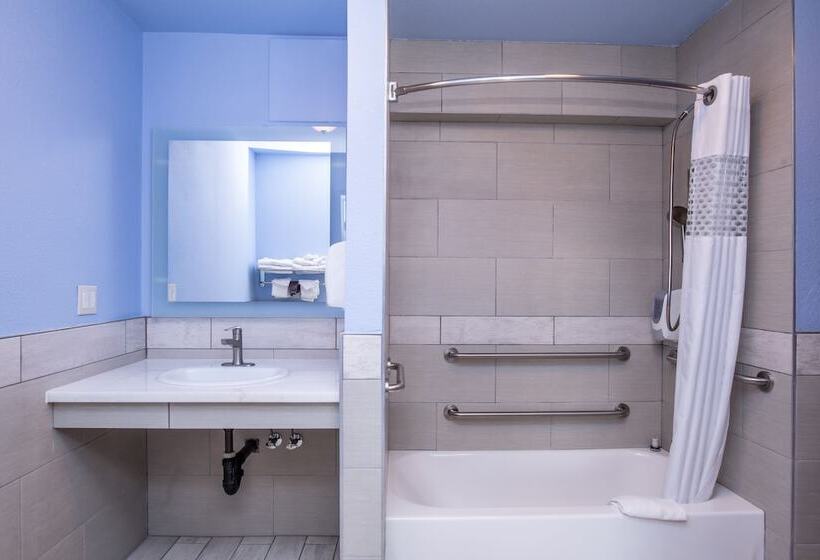 Отель Aqua Breeze Inn