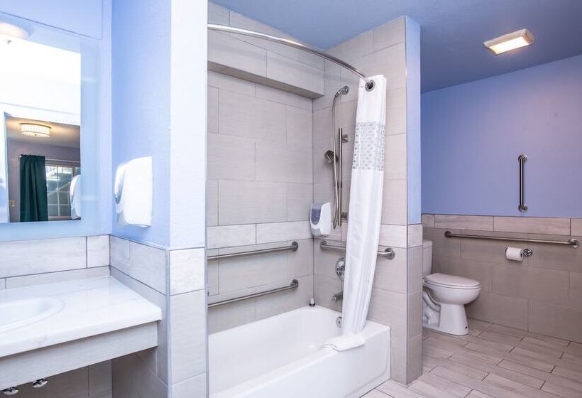 Отель Aqua Breeze Inn