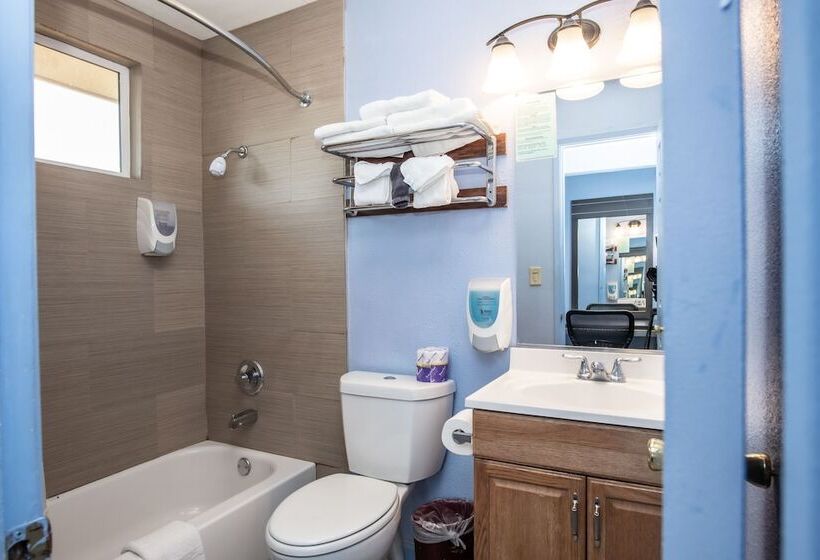 Отель Aqua Breeze Inn