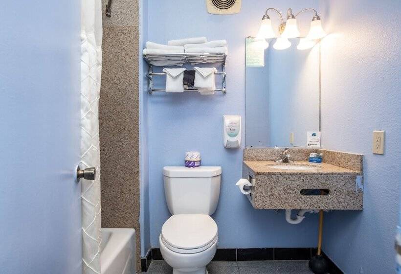 Отель Aqua Breeze Inn