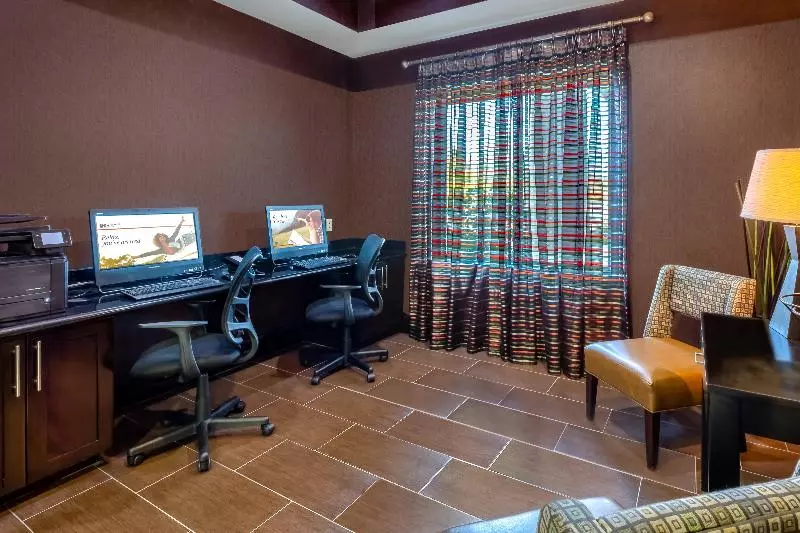 Holiday Inn Express Hotel & Suites Dallas West, An Ihg