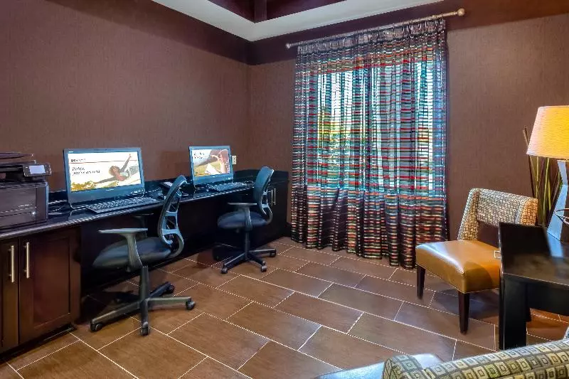 Holiday Inn Express Hotel & Suites Dallas West, An Ihg