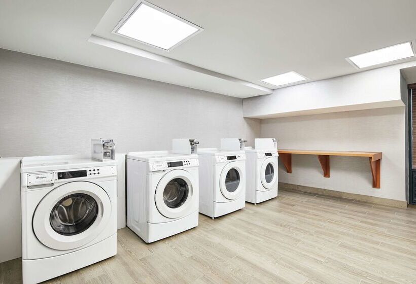 فندق Homewood Suites By Hilton Columbus