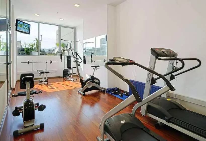 Howard Johnson La Cañada Hotel & Suites