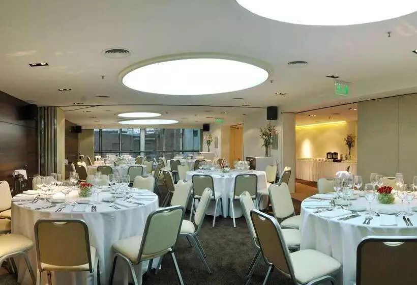 Howard Johnson La Cañada Hotel & Suites