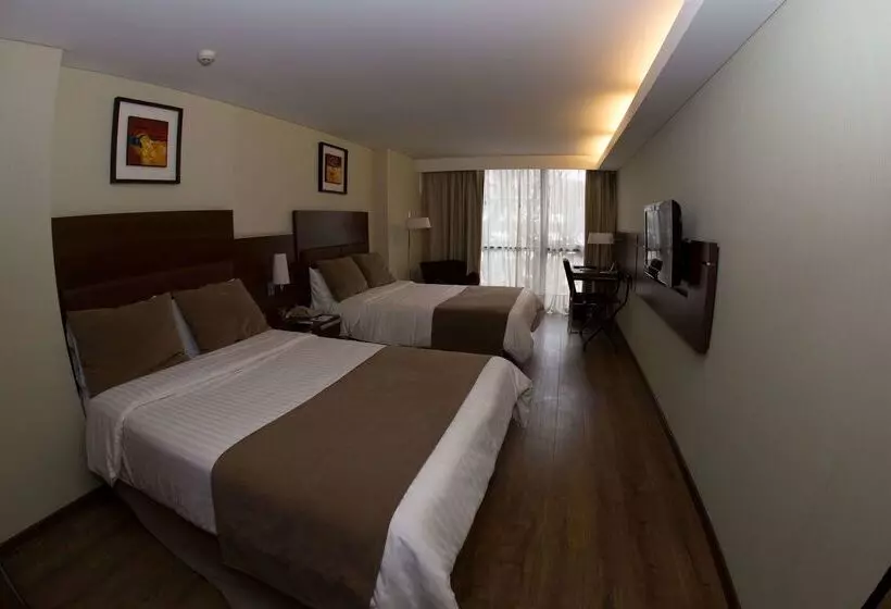 Howard Johnson La Cañada Hotel & Suites