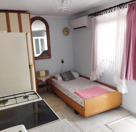 تختخواب و صبحانه Apartmani Srma Srma 2