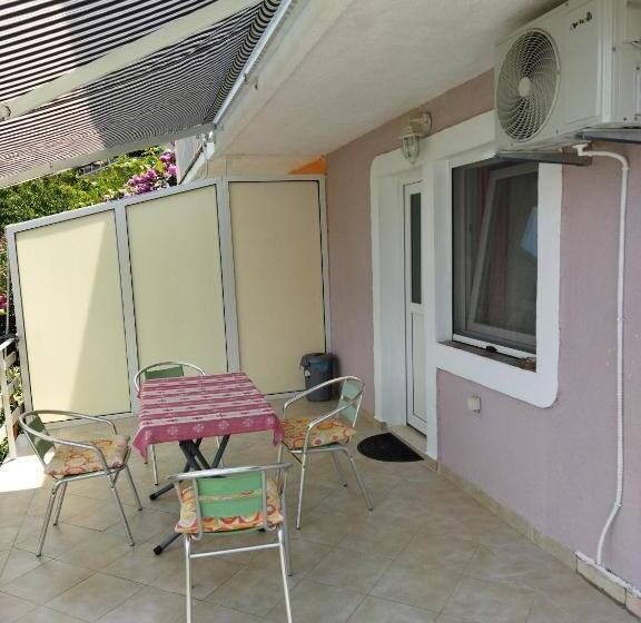 تختخواب و صبحانه Apartmani Srma Srma 2