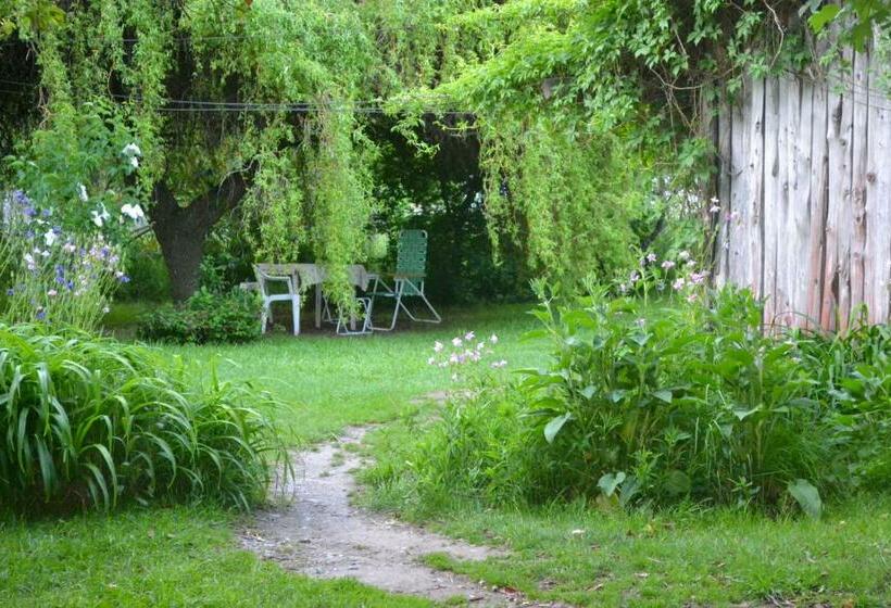 Bed & Breakfast Hospedaje Las Gardenias