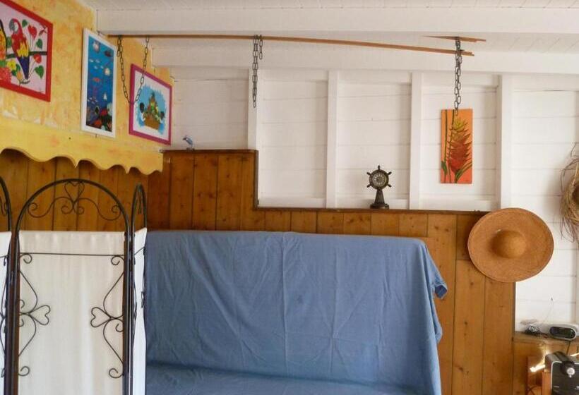 تختخواب و صبحانه Les Jardins De Cousinière